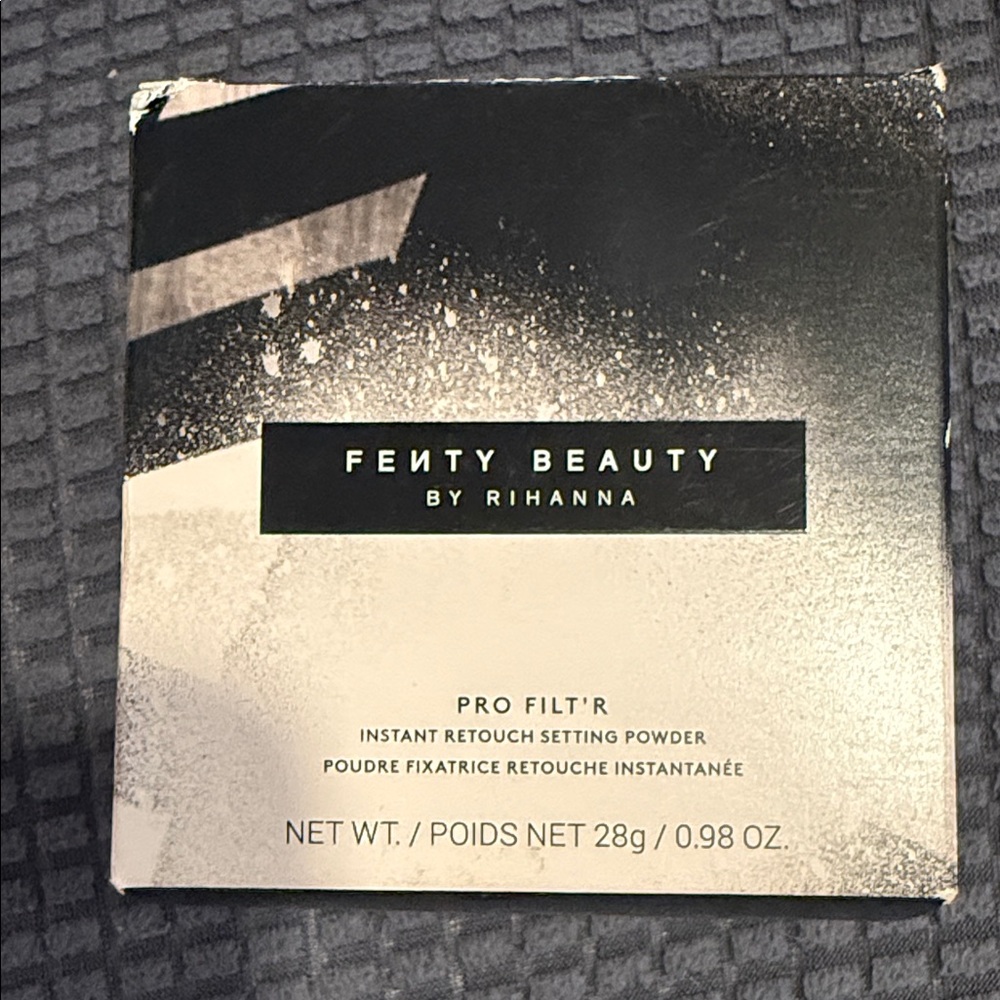 Fenty Beauty Pro Filt'r Instant Retouch Setting Powder - Black and White